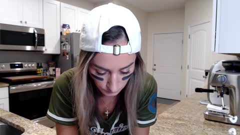 Snapshot of holihurricane chatting on October 31, 3:18 am Holi Hurricane online show from October 31, 3:18 am