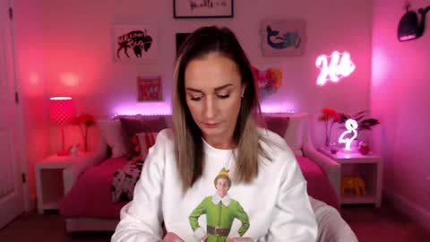 Snapshot of holihurricane chatting on November 16, 5:02 am Holi Hurricane online show from November 16, 5:02 am