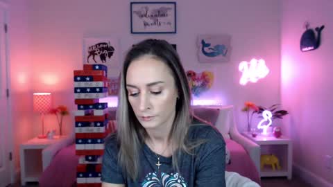 Snapshot of holihurricane chatting on November 17, 5:35 am Holi Hurricane online show from November 17, 5:35 am