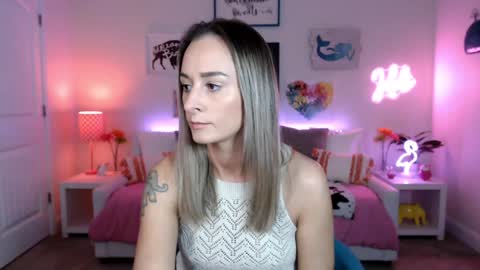 Snapshot of holihurricane chatting on November 26, 3:29 am Holi Hurricane online show from November 26, 3:29 am