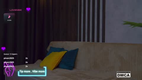 Snapshot of holl1would chatting on January 31, 10:10 pm My social media links subscribe to support me online show from January 31, 10:10 pm