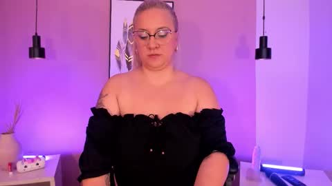 Hollie online show from September 13, 12:16 pm