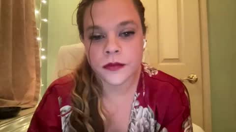 Hollys Drive threw Side Of CB. online show from December 14, 9:51 am