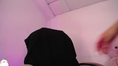 Snapshot of holly_16 chatting on October 15, 12:44 am holly_16 online show from October 15, 12:44 am