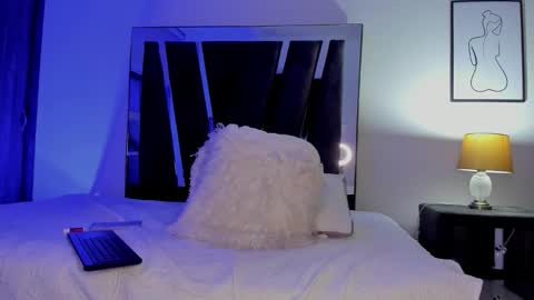 Snapshot of holly_29_m chatting on March 2, 5:08 am Mara online show from March 2, 5:08 am