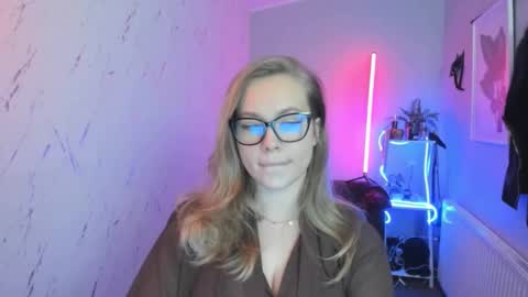 Snapshot of holly_bb95 chatting on October 30, 6:52 pm Holly online show from October 30, 6:52 pm