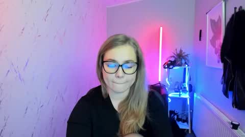 Snapshot of holly_bb95 chatting on November 11, 5:46 pm Holly online show from November 11, 5:46 pm