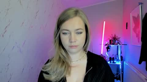 Snapshot of holly_bb95 chatting on November 18, 8:46 pm Holly online show from November 18, 8:46 pm