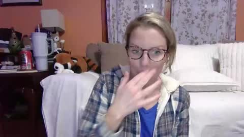 holly_bourbon online show from October 16, 11:17 pm