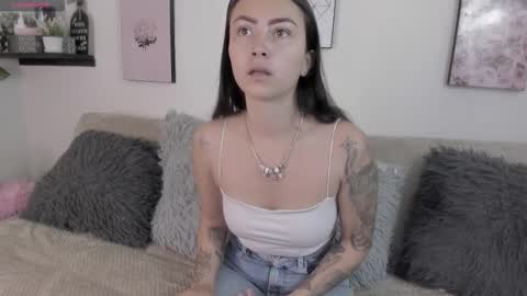 Snapshot of holly_rose69 chatting on October 20, 3:45 pm Holly online show from October 20, 3:45 pm