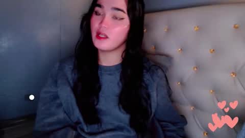 Snapshot of holly_sunshine69 chatting on May 18, 3:29 pm Apple online show from May 18, 3:29 pm