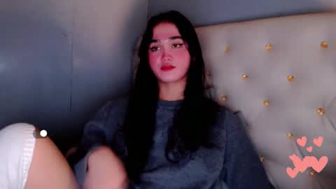 Snapshot of holly_sunshine69 chatting on May 21, 5:42 pm Apple online show from May 21, 5:42 pm