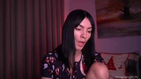 Snapshot of hollylinder_ chatting on December 12, 2:37 am Holly Linder online show from December 12, 2:37 am