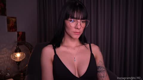 Snapshot of hollylinder_ chatting on January 8, 1:42 am Holly Linder online show from January 8, 1:42 am