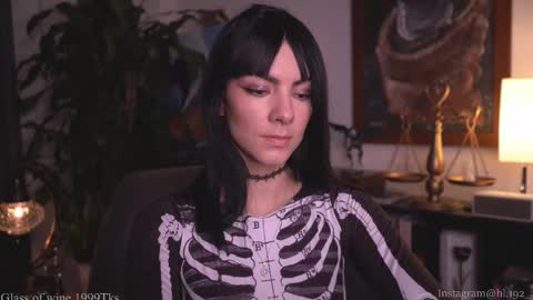 Snapshot of hollylinder_ chatting on March 1, 2:15 am Holly Linder online show from March 1, 2:15 am