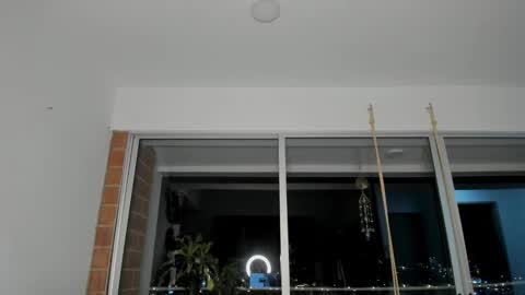 Snapshot of hollyshit_ chatting on December 10, 1:00 am hollyshit_ online show from December 10, 1:00 am