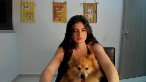 Snapshot of hollyshit_ chatting on January 3, 2:43 am hollyshit_ online show from January 3, 2:43 am