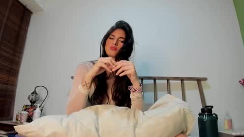 Snapshot of hollyshit_ chatting on January 17, 1:36 am hollyshit_ online show from January 17, 1:36 am