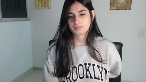 Snapshot of hollyshit_ chatting on February 14, 12:09 am hollyshit_ online show from February 14, 12:09 am