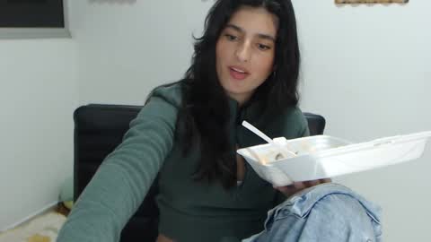 Snapshot of hollyshit_ chatting on March 1, 4:26 am hollyshit_ online show from March 1, 4:26 am