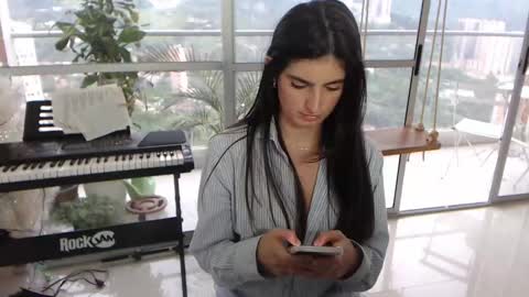 Snapshot of hollyshit_ chatting on March 5, 10:43 pm hollyshit_ online show from March 5, 10:43 pm