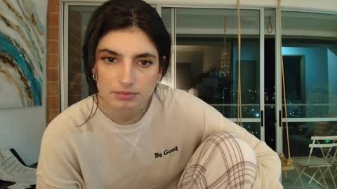 Snapshot of hollyshit_ chatting on October 31, 1:28 am hollyshit_ online show from October 31, 1:28 am