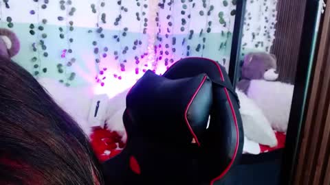 Snapshot of hollyxx_ chatting on December 24, 6:50 pm holly online show from December 24, 6:50 pm