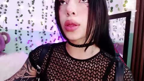 Snapshot of hollyxx_ chatting on December 29, 3:57 pm holly online show from December 29, 3:57 pm