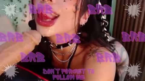 Snapshot of hollyxx_ chatting on January 3, 6:24 pm holly online show from January 3, 6:24 pm