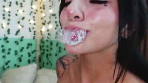 Snapshot of hollyxx_ chatting on January 14, 2:40 am holly online show from January 14, 2:40 am