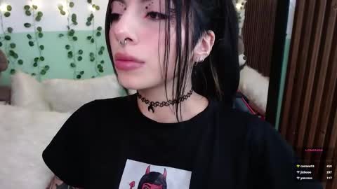 Snapshot of hollyxx_ chatting on January 17, 1:36 am holly online show from January 17, 1:36 am