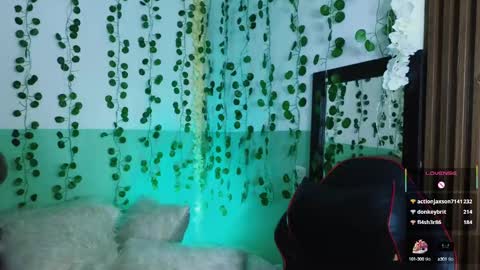 Snapshot of hollyxx_ chatting on January 23, 11:05 pm holly online show from January 23, 11:05 pm