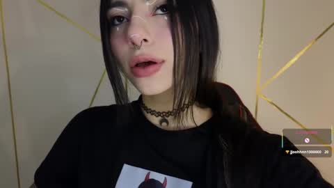 Snapshot of hollyxx_ chatting on February 6, 4:10 am holly online show from February 6, 4:10 am