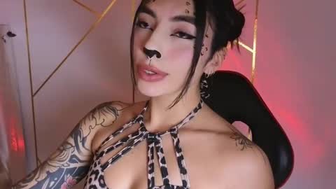 Snapshot of hollyxx_ chatting on October 2, 1:18 pm holly online show from October 2, 1:18 pm