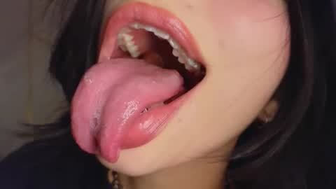 Snapshot of hollyxx_ chatting on November 15, 3:59 am holly online show from November 15, 3:59 am