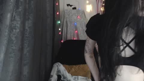 Ho Lee Sheet online show from January 28, 1:27 pm