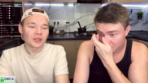 Snapshot of holy_eggs_00 chatting on October 14, 5:58 pm holy_eggs_00 online show from October 14, 5:58 pm