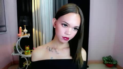 holy_maxine online show from December 3, 1:31 pm
