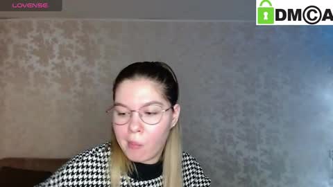 Welcome guys  Pleasure to see you all here  My name is MichaelaTip menu is active Private is open  online show from December 27, 2:58 am