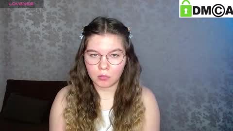 Welcome guys  Pleasure to see you all here  My name is MichaelaTip menu is active Private is open  online show from January 29, 6:33 am