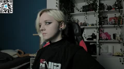 Snapshot of holy_mistresss chatting on November 26, 9:32 am holy_mistresss online show from November 26, 9:32 am