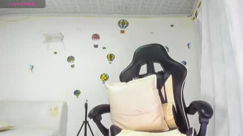 Snapshot of holy_sailt chatting on March 5, 10:54 pm Holly online show from March 5, 10:54 pm