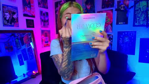   online show from December 6, 9:24 pm