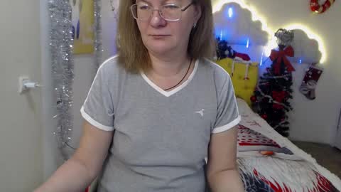 holymilfa online show from December 8, 7:15 am