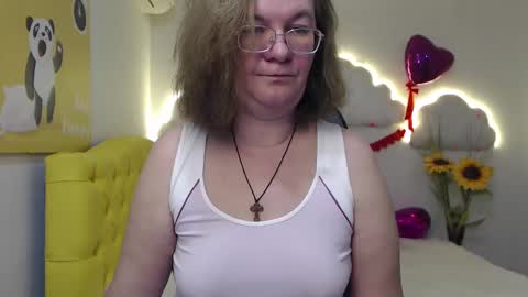 holymilfa online show from February 21, 8:40 am