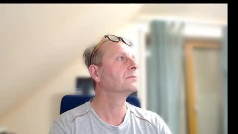 Snapshot of hondowill chatting on January 8, 9:01 pm Bernd online show from January 8, 9:01 pm