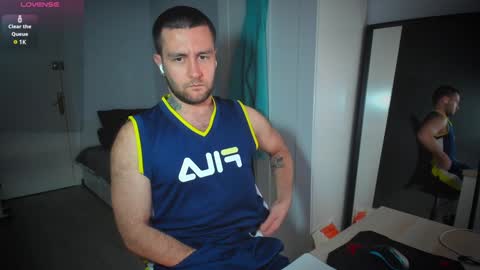 Snapshot of honestandrew chatting on January 31, 2:28 pm Andrew online show from January 31, 2:28 pm