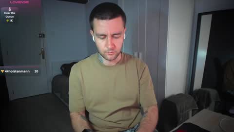 Snapshot of honestandrew chatting on February 4, 1:38 pm Andrew online show from February 4, 1:38 pm