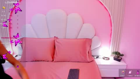 honey_sofii_ online show from February 24, 3:33 am