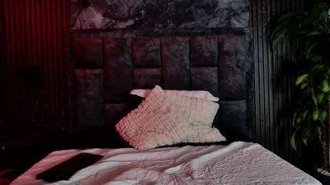 Snapshot of honey_sunn_ chatting on October 14, 1:45 pm honey_sunn_ online show from October 14, 1:45 pm